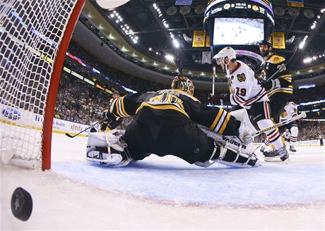 Rozhodující gól Brenta Seabrooka z Chicaga ve 4. finále Stanley Cupu