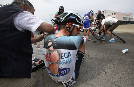 Tony Martin si v 1. etap Tour okliv odel záda.