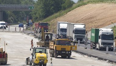 Dokonovac prce finiuj v tchto dnech na dlnici D3 z Vesel nad Lunc do Tbora.