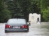 Premiér provincie Alberta Alison Redford varoval, e povodová vlna jet nedorazila do oblastí dál po proudu od Calgary.