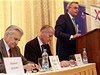 Vladimír Dlouhý ení na konferenci Prague Twenty. Dalími úastníky byl i exguvernér NB Zdenk Tma nebo exprezident Evropské centrální banky Jean-Claude Trichet (zcela vlevo).