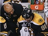 eský hokejista Bostonu Bruins Jaromír Jágr a týmový léka