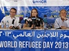 Hereka Angelina Jolie bhem tiskové konference ke svtovému dni uprchlík. Se norským ministrem zahranií Espen Barth Eide (nalevo) a Vysokým komisai OSN pro uprchlíky Antoniem Guterresem.
