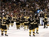 Zklamaní hokejisté Bostonu se po poráce ve finále louili se svými fanouky.