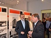 Spoluautorem výstavy je Zdenk Luke (vpravo), na fotografii ze zahájení výstavy v Haarlemu s velvyslancem R v Nizozemí Jaroslavem Horákem.