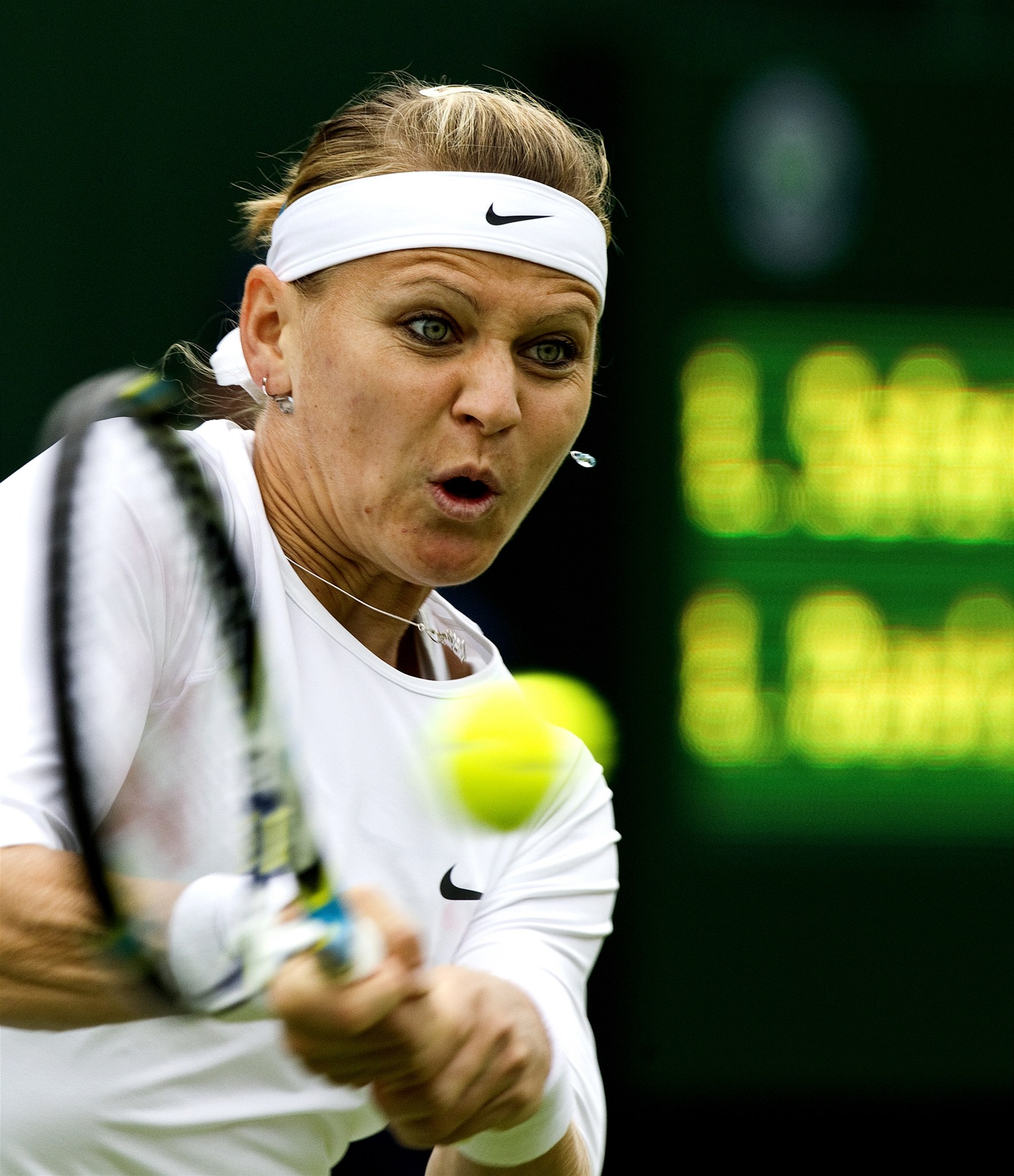 Lucie �afá�ová vstoupila ne Wimbledon 2013 vít�zn�.