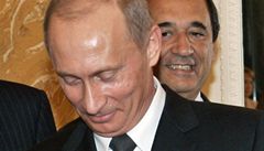 Putin chce vyeit kauzu s ukradenm prstenem. Nabdl Amerianm kopii