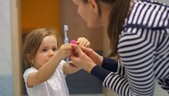 Komu pat�í zuby. �eklo by se, �e pé�e o zdraví pat�í pod resort zdravotnictví. Trochu jinak je to ale s pé�í o vlastní zdraví. Té by se d�ti m�ly u�it ve �kole. Aspo� pokud po�ád platí, �e je �kola základ �ivota. Proto�e co je pro �ivot d�le�it�j�í ne� zd