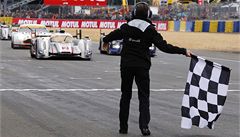 Smutn triumf v Le Mans. Kristensen vnoval vhru mrtvmu krajanovi