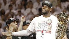 LeBron James dotáhl basketbalisty Miami k obhajobě titulu v NBA 