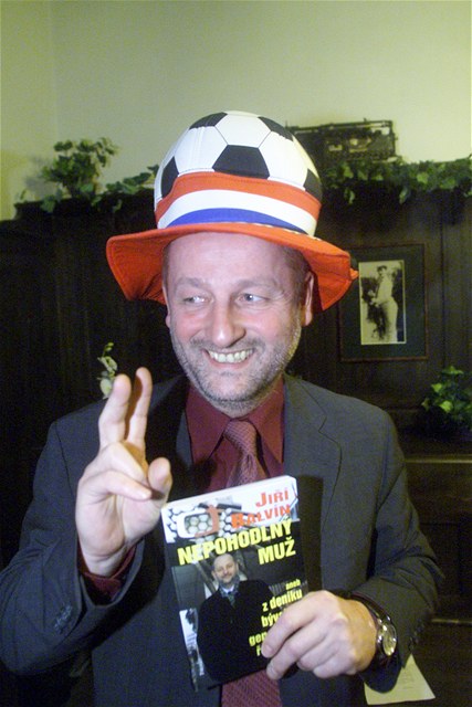 Jiří Balvín na křtu své knihy "Nepohodlný muž"