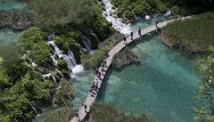 Chorvatsko vstupuje do EU, na snímku turisté v národním parku Plitvice | na serveru Lidovky.cz | aktuální zprávy