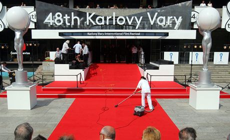 Souástí závreného ceremoniálu ve Velkém sále hotelu Thermal bylo udlení Kiálového glóbu za mimoádný umlecký pínos svtové kinematografii. 
