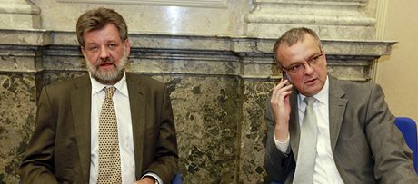 Ministi Kubice a Kalousek na posledním jednání vlády
