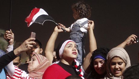 Egypané slaví. Prezident Mursí u v Egypt nevládne.