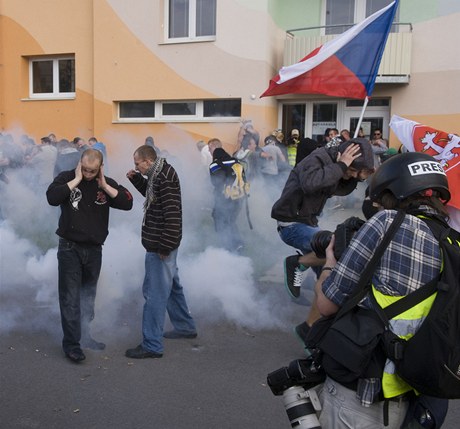 Policie zadrela více ne 30 lidí, ti lidé byli zranni. 