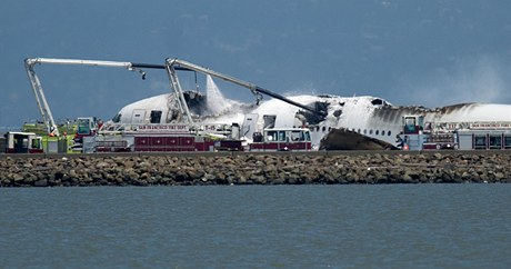 Podle mluví Federálního úadu pro letectví Laury Brownové havaroval letoun na lince z jihokorejského Soulu bhem pistání na sanfranciském letiti.