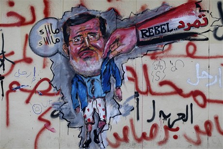 Graffitti zesmující prezidenta Mursího