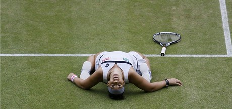 Marion Bartoliová slaví postup do finále Wimbledonu.
