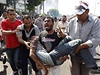 Potyky mezi pívrenci a odprci Mursího si v Egypt  vyádaly bhem pátku deset mrtvých a pes dv stovky zranných lidí.