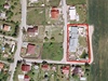 Satelitní fotografie vily Romana Boka (rok 2011), z ní je patrné, e se na domu jet pracovalo
