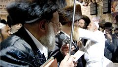 Rabíni se v pedítání stídají jeden po druhém