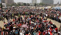 Egypt stle bou. Demonstranti chtj zpt Mursho