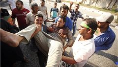 Nepokoje v Egypt� si vy�ádaly b�hem pátku deset mrtvých a p�es dv� stovky zran�ných lidí.