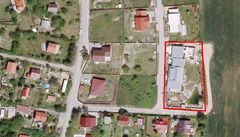 Satelitní fotografie vily Romana Bo�ka (rok 2011), z ní� je patrné, �e se na domu je�t� pracovalo