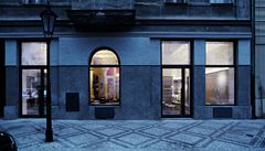 U� zvenku je p�edev��m d�ky absenci v�razn�ch reklam vid�t, �e jde o za��zen� vlastn�n� a provozovan� m�stskou ��st�. Snad to tak vydr�� i v budoucnu. 