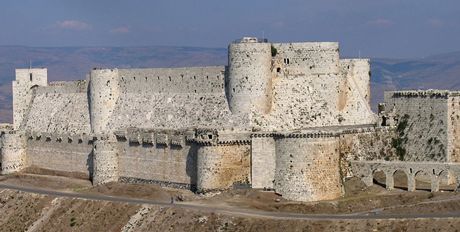 Slavný kiácký hrad v Sýrii utrpl pímý zásah pi náletu 