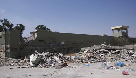 Káddáfího pevnost Báb al-Azízíja na snímku z ervence 2013