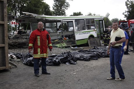 Pi sráce nákladního auta s autobusem u Moskvy zemelo 18 lidí.