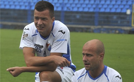 Fotbalisté Baníku Ostrava Václav Svěrkoš (vlevo) a Martin Lukeš