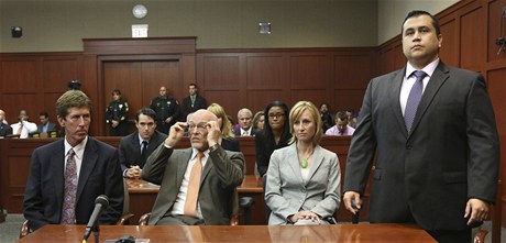 George Zimmerman naslouchá rozsudku