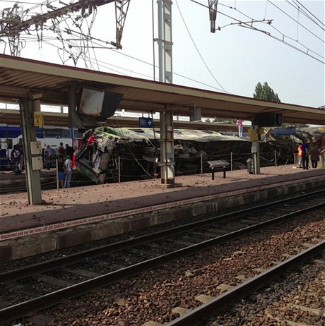 Na nádraí Brétigny-sur-Orge u Paíe vykolejil vlak