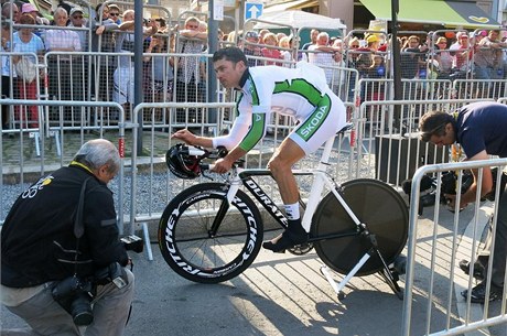 Handicapovaný cyklista Jiří Ježek na časovce Tour de France.