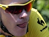 Britský jezdec Christopher Froome (ve lutém) na Tour de France