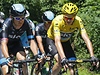 Britský jezdec Christopher Froome (ve lutém) na Tour de France