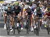 Italský cyklista Matteo Trentin (vlevo) na Tour de France