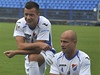 Fotbalisté Baníku Ostrava Václav Svrko (vlevo) a Martin Luke