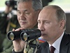 Vladimir Putin s dalekohledem