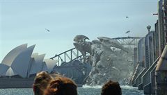 Pacific Rim: Nejen obludy zaslou tankerem po hlav