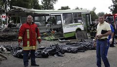 P�i srá�ce nákladního auta s autobusem u Moskvy zem�elo 18 lidí.