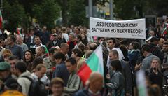 Bulhaři posílají smsky politikům, ať chodí do práce, říká balkanistka