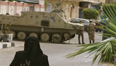V ulicích Egypta jsou tanky na kadém rohu.