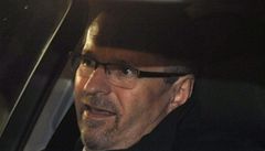 Ivan Fuksa odjí�dí z vazební v�znice