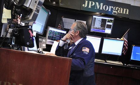Banka JPMorgan opoutí obchodování s fyzickými komoditami.