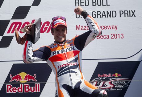 Marc Marquez se raduje z vítzství.