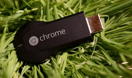 Google pedstavil pístroj pro streaming videa pes televize  Chromecast